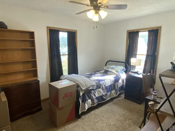 302 Delaware ST, Oskaloosa, KS 66066-0000