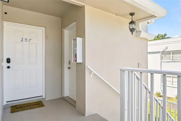 919 OSCEOLA RD #207, Belleair, FL 33756