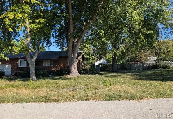 315 Woodland AVE, Wood River, IL 62095