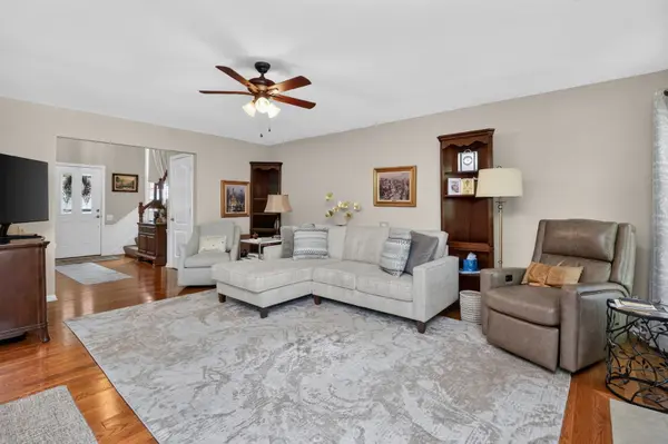 1728 Napoleon DR, Naperville, IL 60565