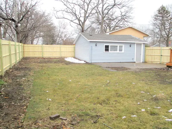 448 Midway DR, Mundelein, IL 60060