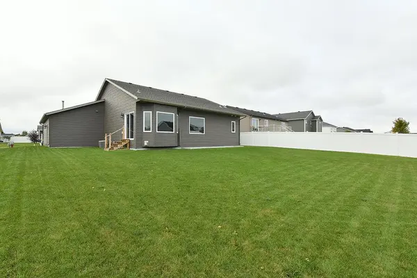 1220 Legion LN W, West Fargo, ND 58078