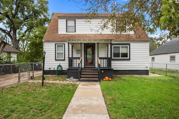628 Brookside Dr, Hutchinson, KS 67501