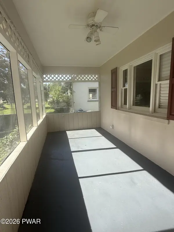 1 Dervend CIR, Matamoras, PA 18336