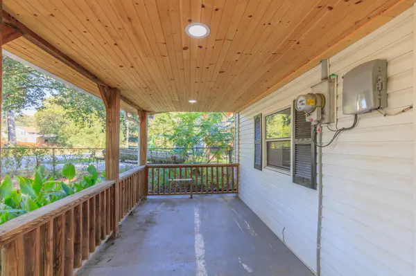 33 S Lake Terrace, Rossville, GA 30741
