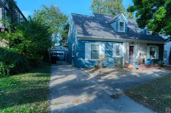 3414 SW Avalon LN, Topeka, KS 66604