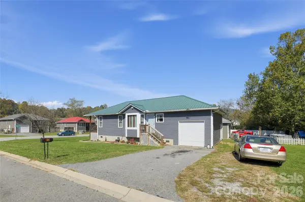 12 Janie DR, Clyde, NC 28721