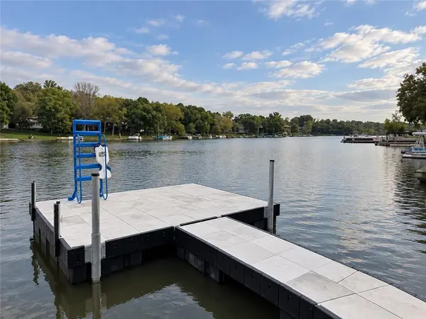 8311 NW Hillside DR, Weatherby Lake, MO 64152