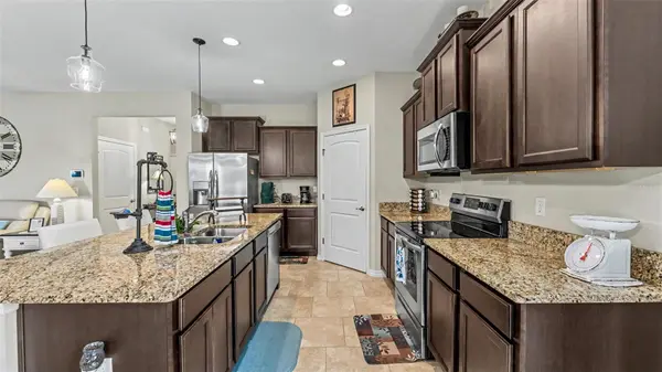 2595 CANYON CREST DR, Lakeland, FL 33811