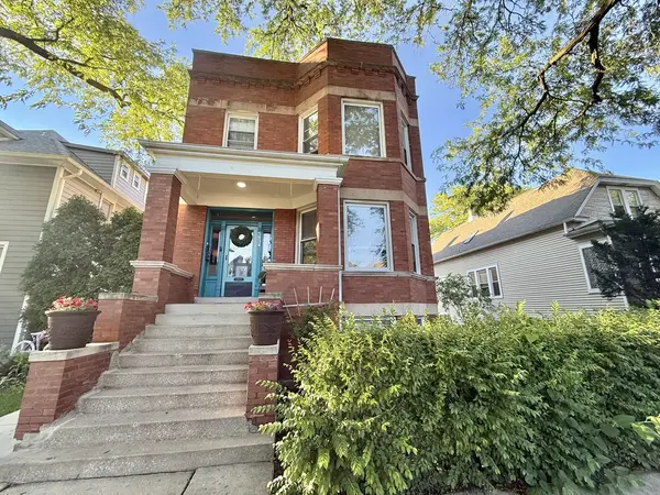 5834 W Dakin ST, Chicago, IL 60634