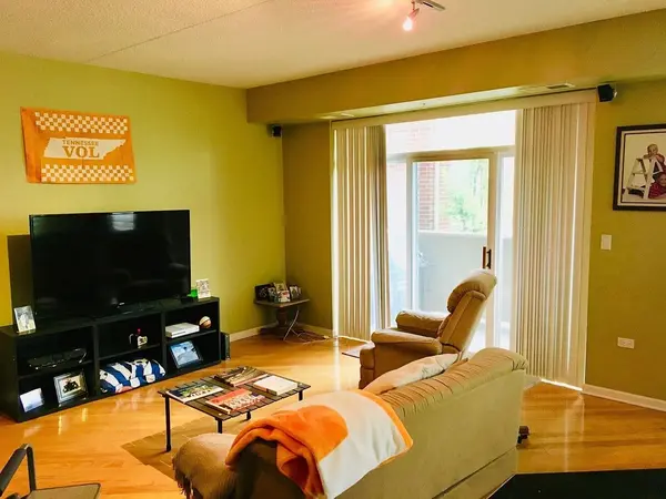 77 N Quentin RD #202, Palatine, IL 60067