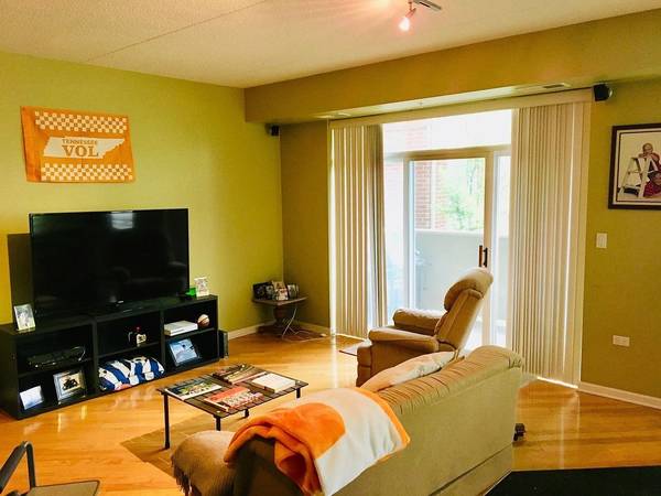 77 N Quentin RD #202, Palatine, IL 60067