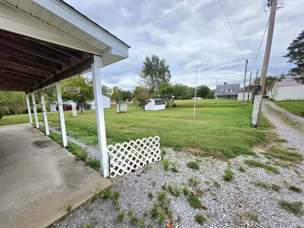 305 N Pearl ST, Mcleansboro, IL 62859