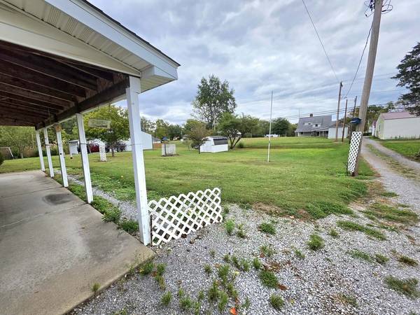 305 N Pearl ST, Mcleansboro, IL 62859