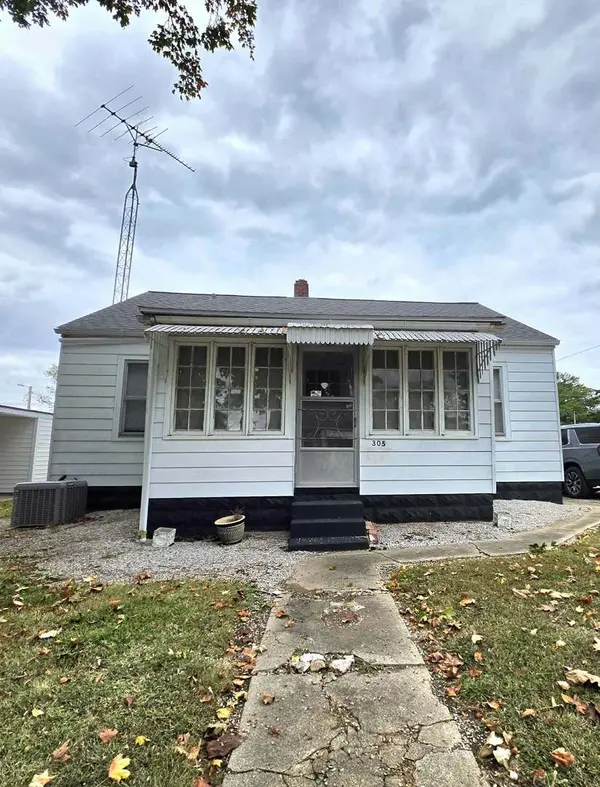 305 N Pearl ST, Mcleansboro, IL 62859