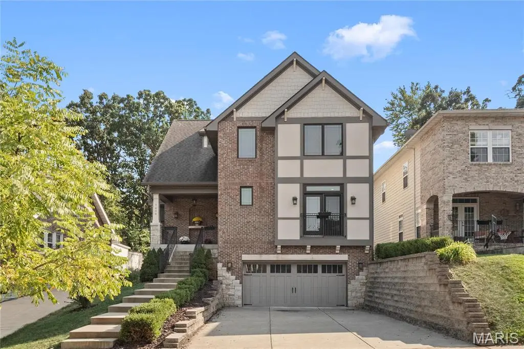 7454 Washington AVE, University City, MO 63130