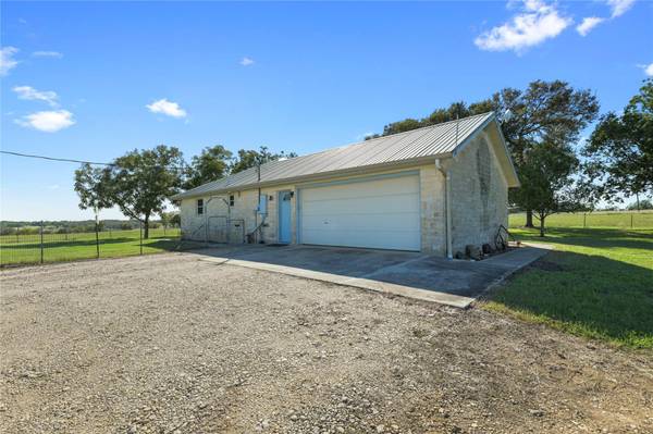 249 Lantana LN, Maxwell, TX 78656
