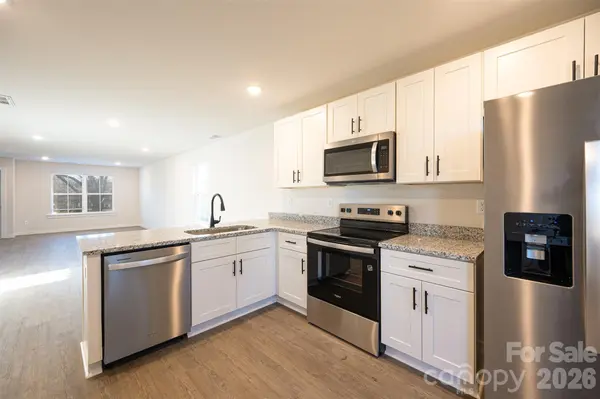 415-417 4th ST SW, Hickory, NC 28602