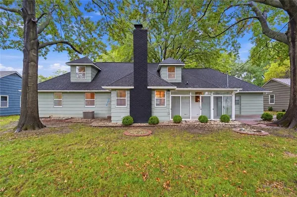 6910 W 101st ST, Overland Park, KS 66212