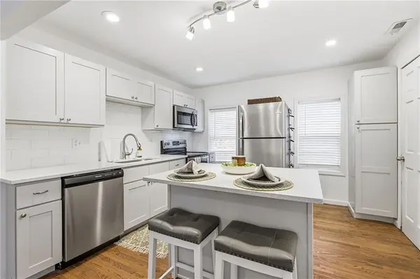 9028 McGee ST, Kansas City, MO 64114