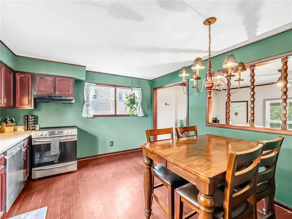 6732 NW Hidden Valley RD, Parkville, MO 64152