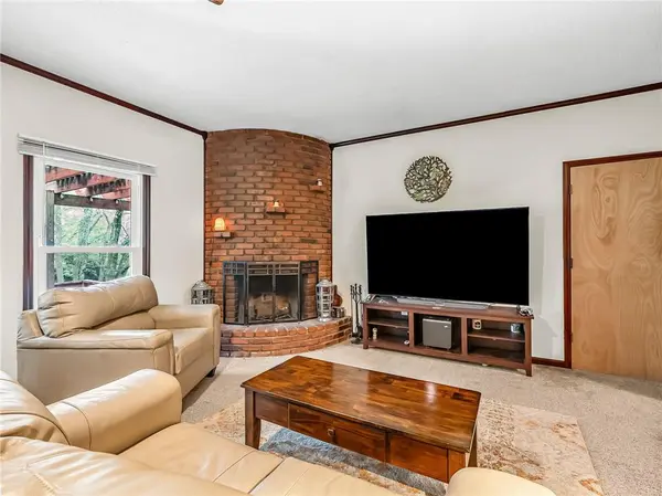 6732 NW Hidden Valley RD, Parkville, MO 64152