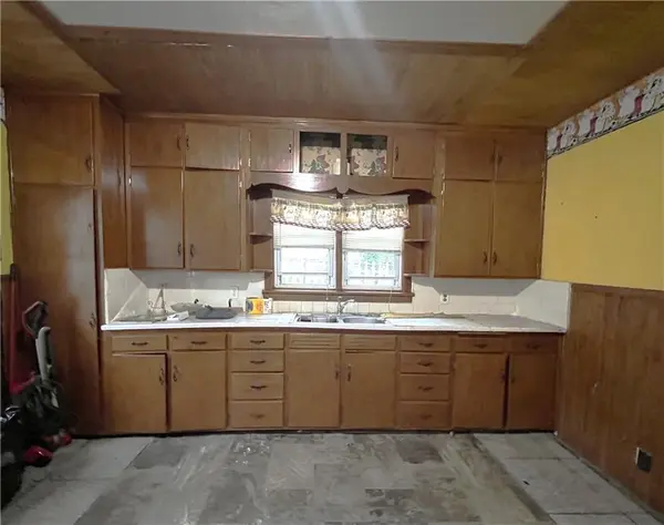 2806 Olive ST, St Joseph, MO 64507