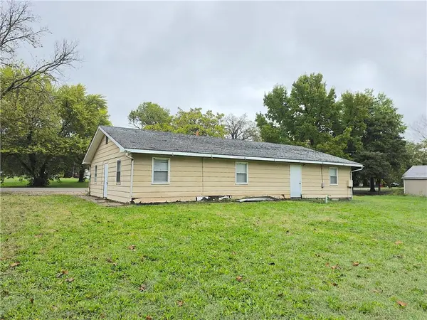 318 E 6th AVE, Garnett, KS 66032