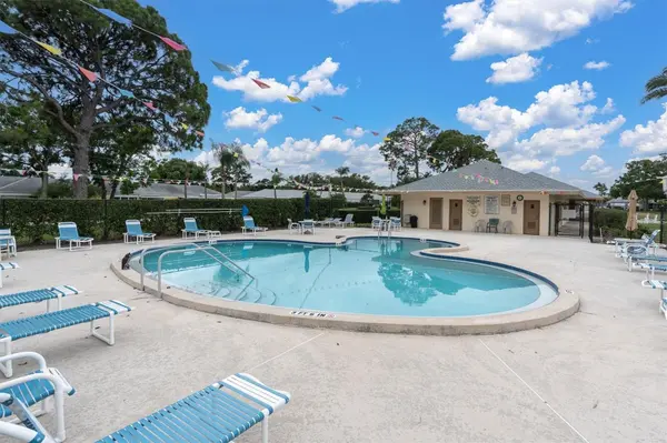 8236 BRENTWOOD RD, Seminole, FL 33777