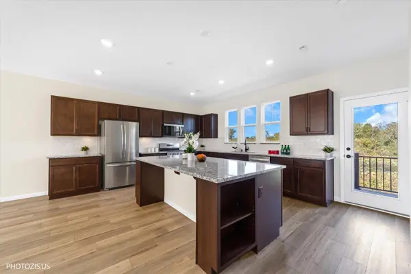 212 Mountain Interval RD #06325, Schaumburg, IL 60193