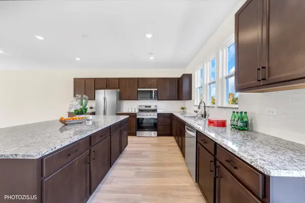 212 Mountain Interval RD #06325, Schaumburg, IL 60193