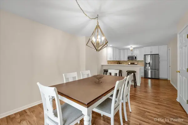 624 Daisy LN, Roselle, IL 60172