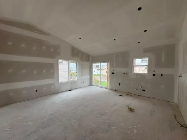 8985 E FORBES CIR, Bel Aire, KS 67220