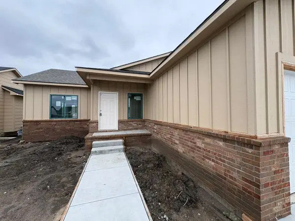 8973 E Forbes Cir, Bel Aire, KS 67226