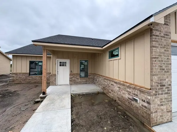 5903 Plumthicket St, Bel Aire, KS 67226