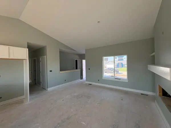8997 Forbes Cir, Bel Aire, KS 67220