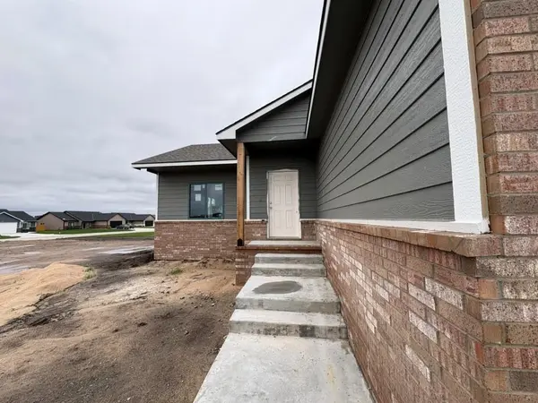 8997 Forbes Cir, Bel Aire, KS 67220