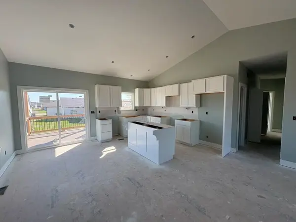 8997 Forbes Cir, Bel Aire, KS 67220