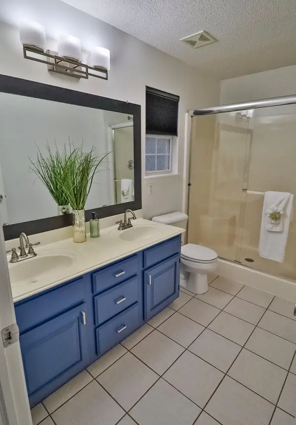 6163 Quail Ridge Ct, Bel Aire, KS 67220