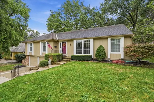 10709 W 101st ST, Overland Park, KS 66214
