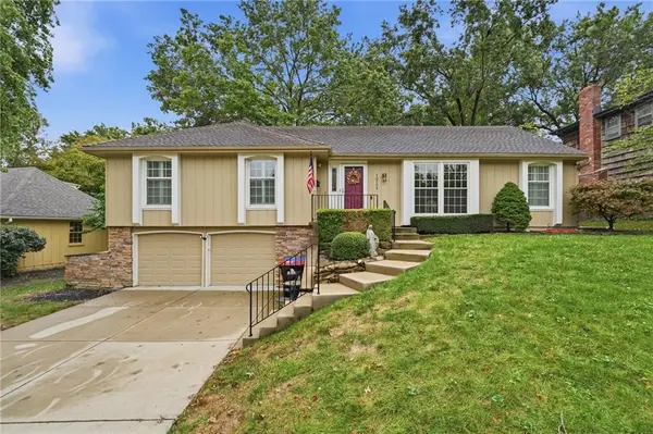 10709 W 101st ST, Overland Park, KS 66214