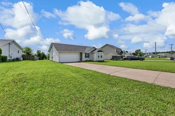 707 Shetland Dr, Oak Grove, KY 42262
