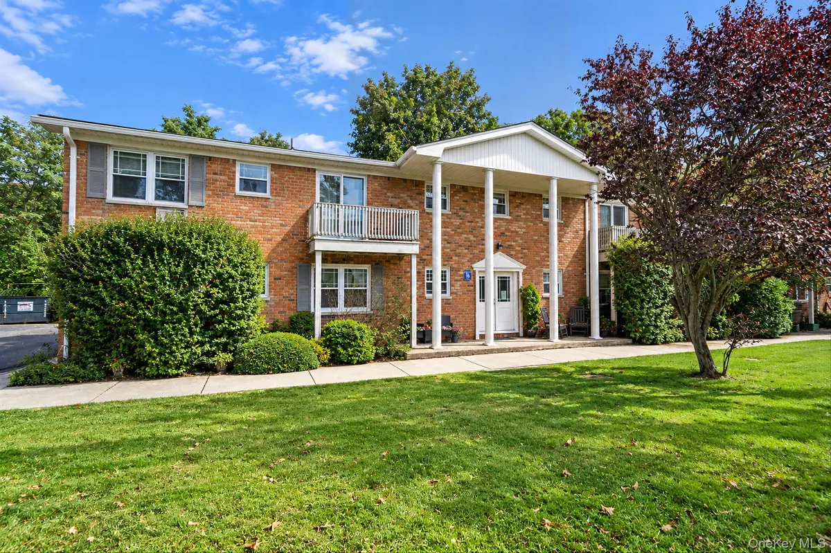 219 Fairharbor DR #219, Patchogue, NY 11772