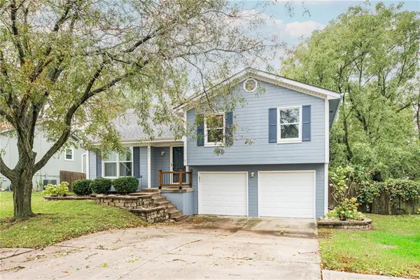 8911 NE 74th ST, Kansas City, MO 64158