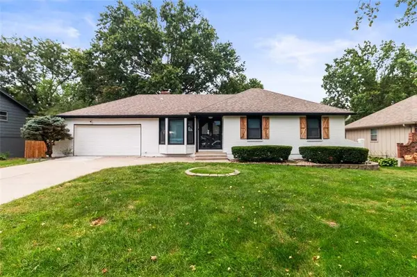 211 SE Noeleen LN, Lee's Summit, MO 64063