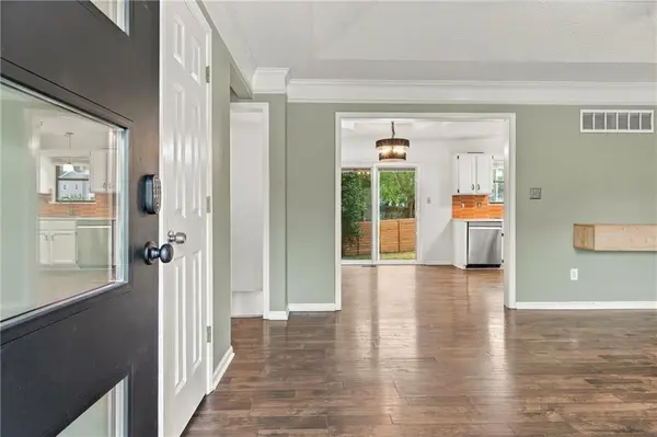 104 NE Bristol CIR, Lee's Summit, MO 64063