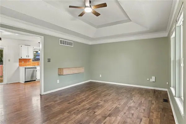 104 NE Bristol CIR, Lee's Summit, MO 64063