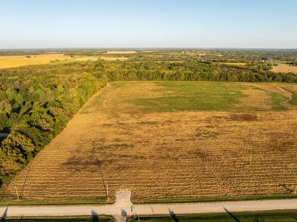 S Vanmeter RD, Freeman, MO 64746
