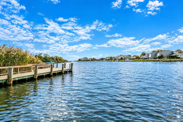 219 Fairharbor DR #219, Patchogue, NY 11772