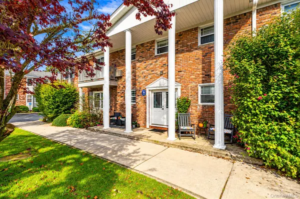 219 Fairharbor DR #219, Patchogue, NY 11772